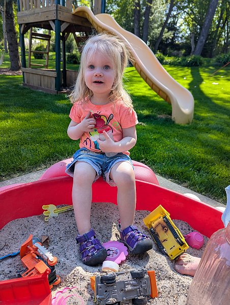 PXL 20250510 210047985